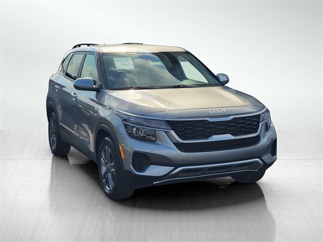 2023 Kia Seltos LX photo 3