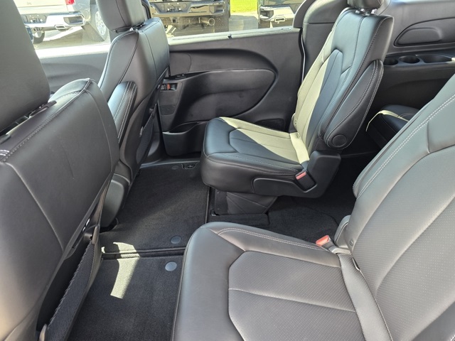 2026 Chrysler Pacifica photo 21