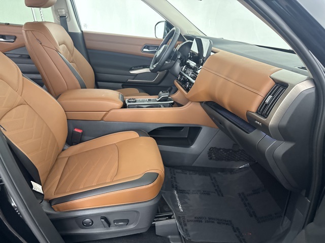 2025 Nissan Pathfinder Platinum photo 23