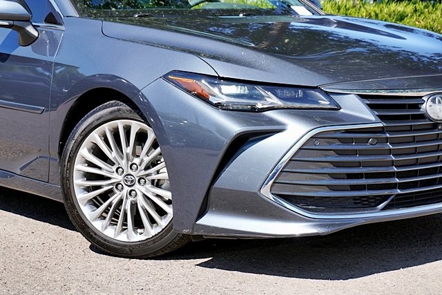 2019 Toyota Avalon Limited photo 3