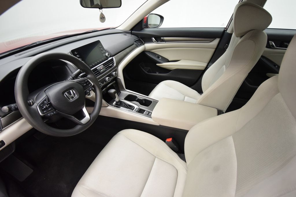 2018 Honda Accord LX photo 5
