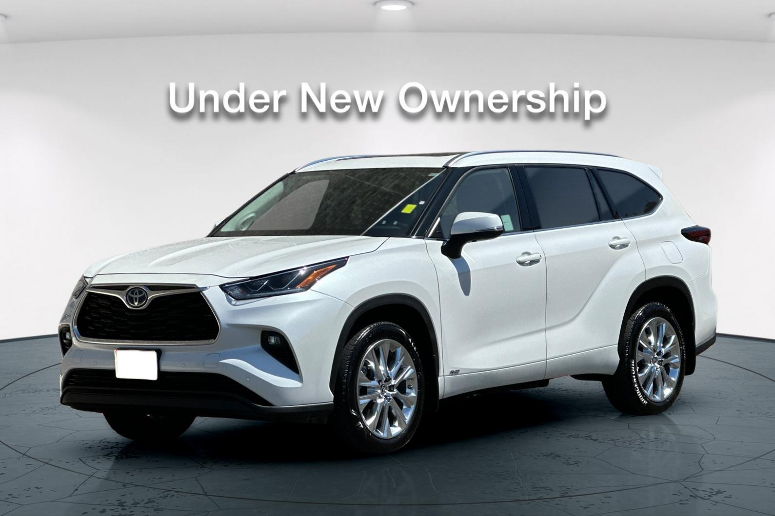 2024 Toyota Highlander Hybrid Limited photo 2