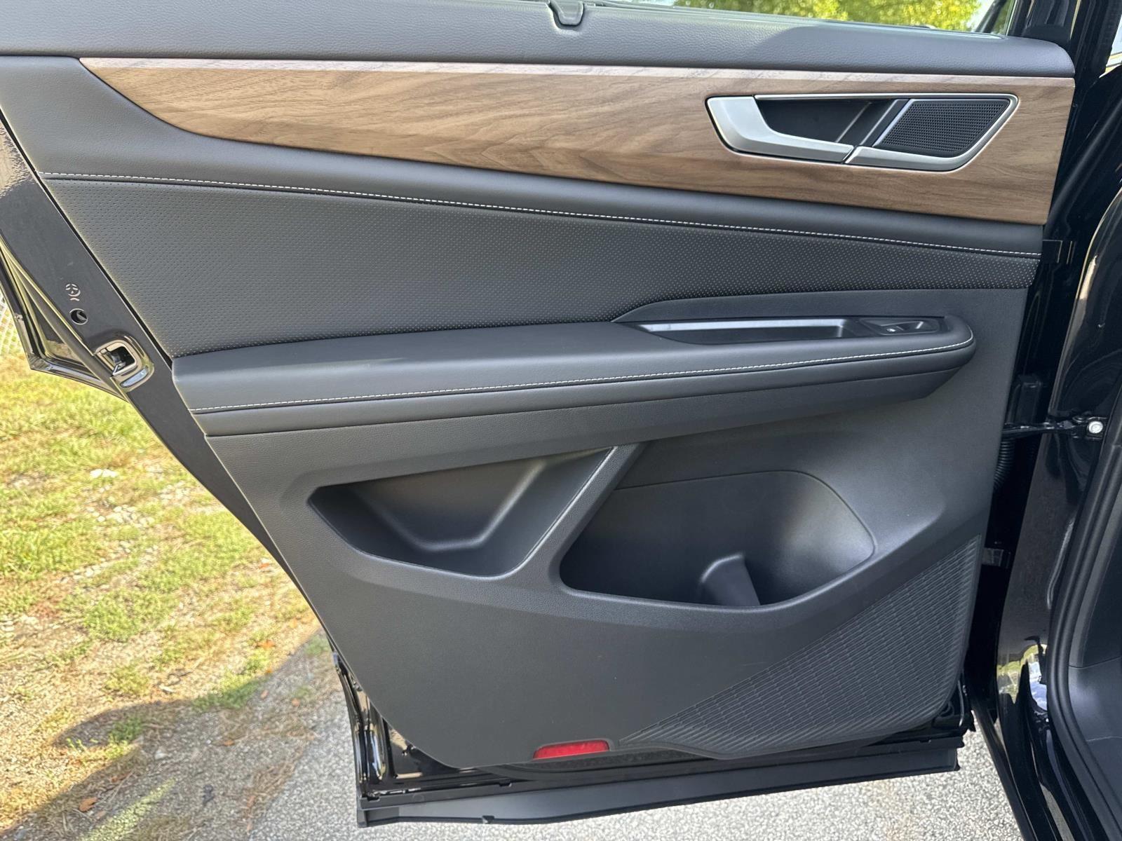 2026 Volkswagen Atlas SE Technology photo 4