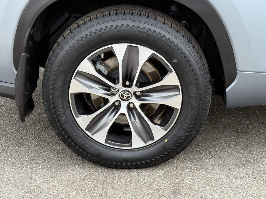 2023 Toyota Highlander XLE photo 13
