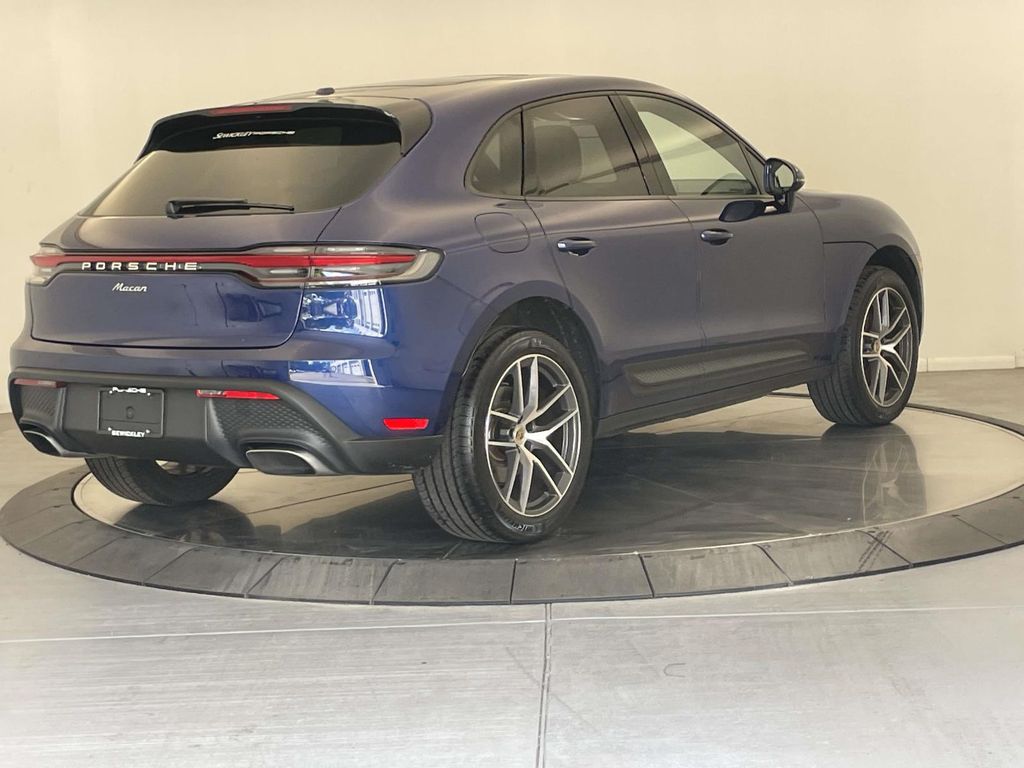 2024 Porsche Macan Base photo 7