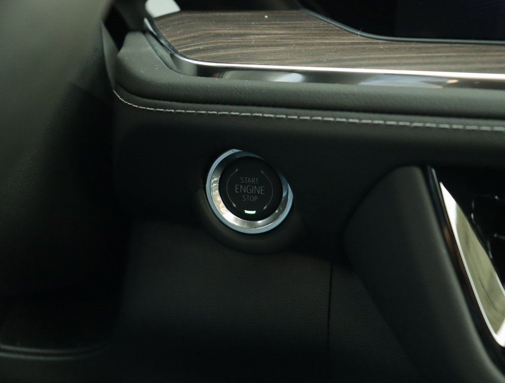 2025 Chevrolet Suburban LT photo 19
