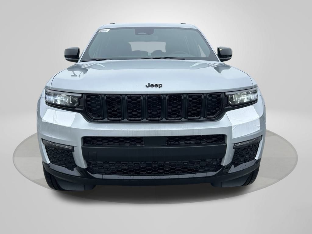 2025 Jeep Grand Cherokee Limited photo 3