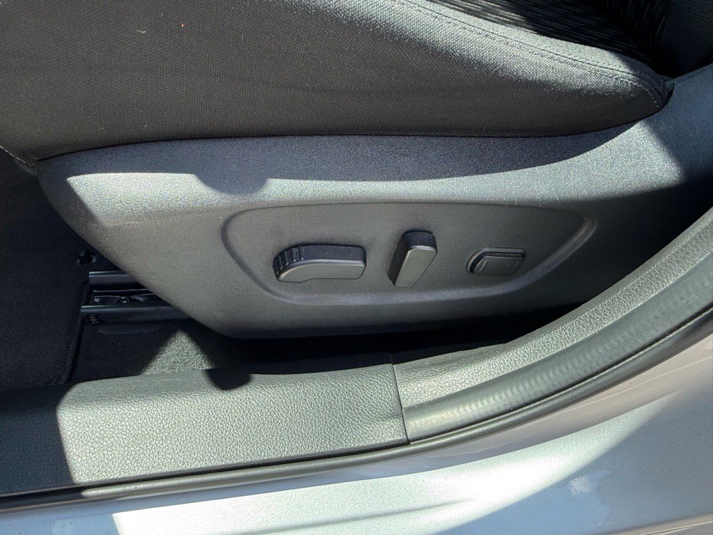 2020 Nissan Rogue SV photo 19