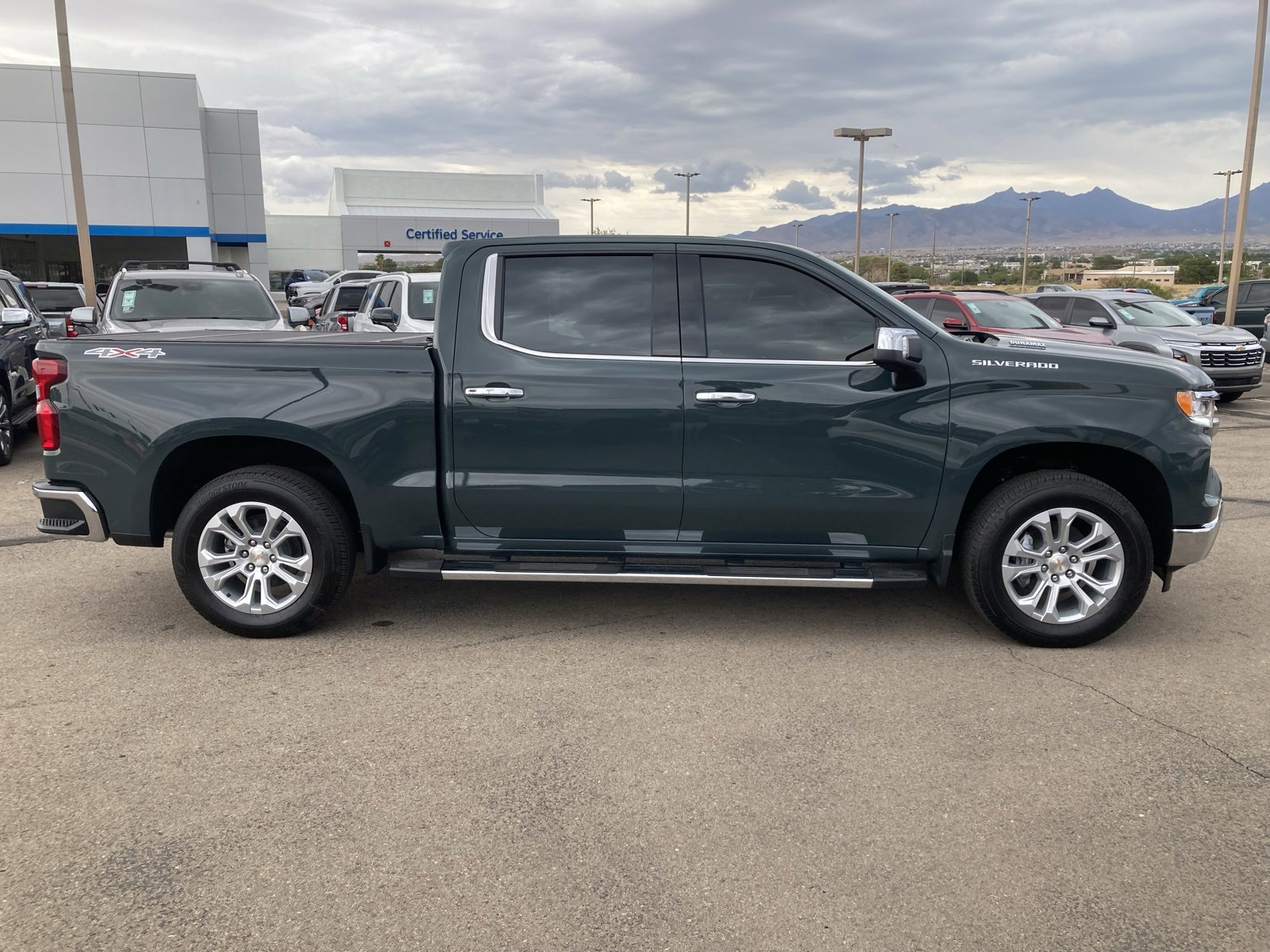 2025 Chevrolet Silverado 1500 LT photo 4