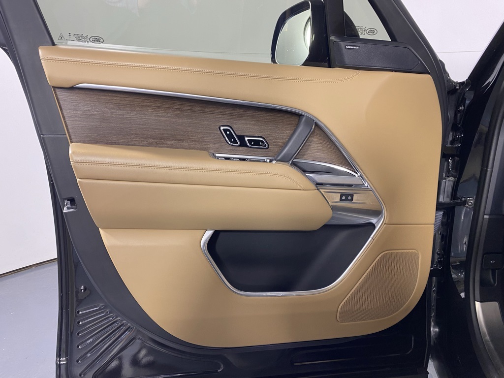2024 Land Rover Range Rover SE photo 21