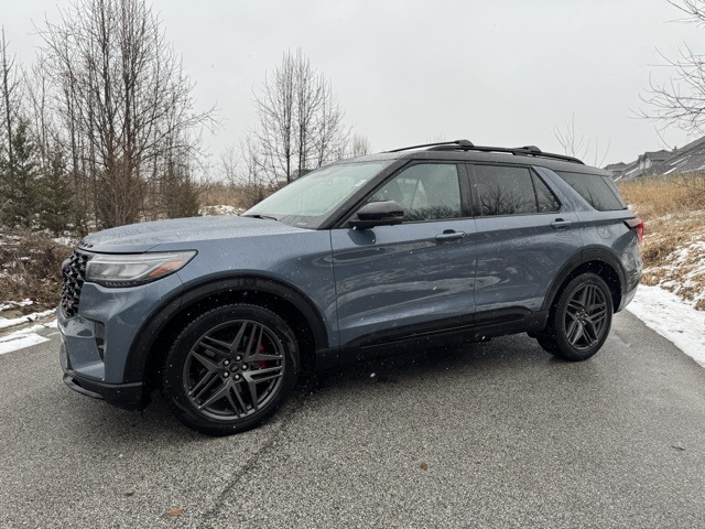 2025 Ford Explorer ST's photo