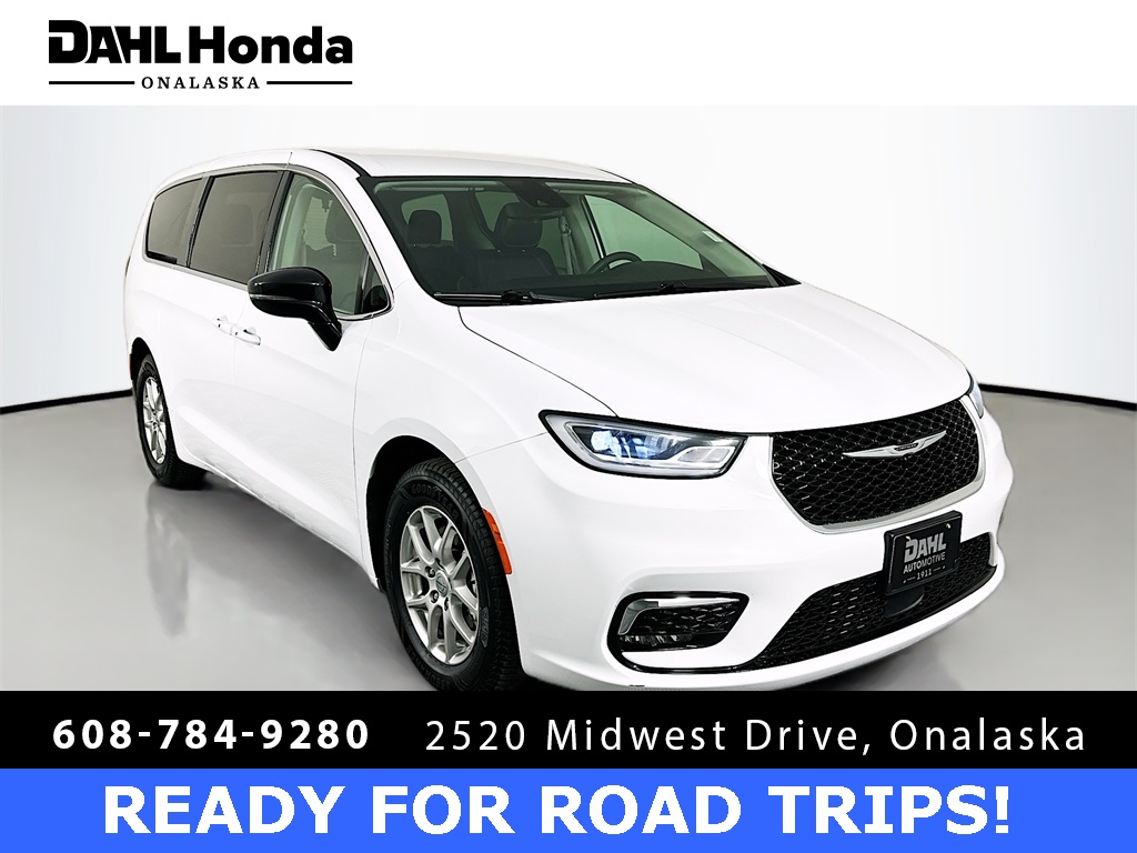 2024 Chrysler Pacifica Touring L's photo