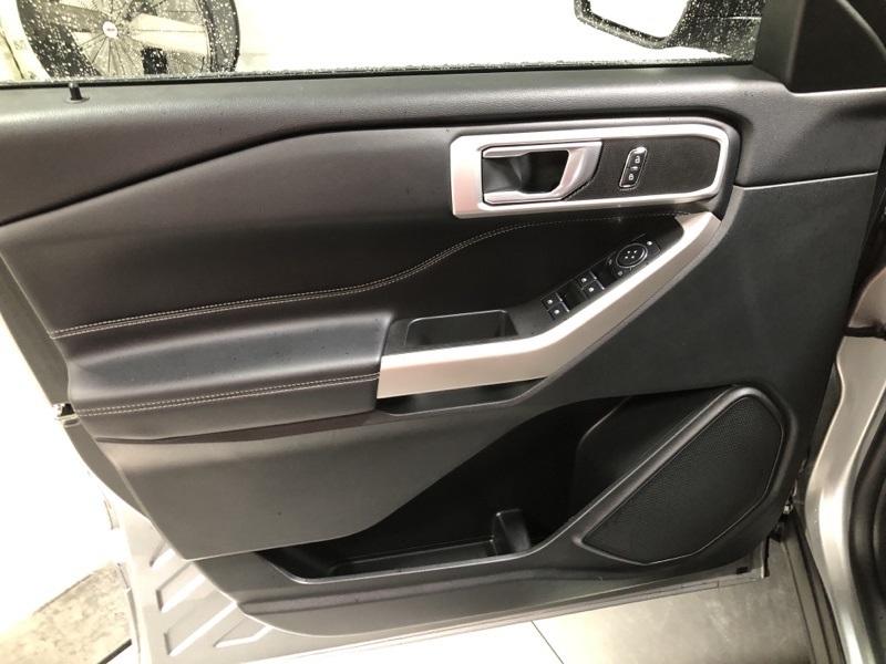 2023 Ford Explorer XLT photo 18