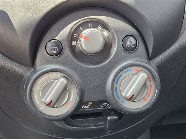 2012 Nissan Versa 1.6 SV photo 21
