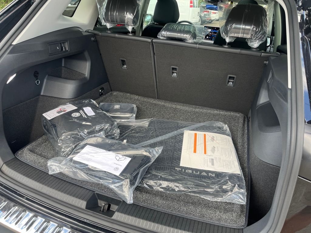 2025 Volkswagen Tiguan SE photo 20
