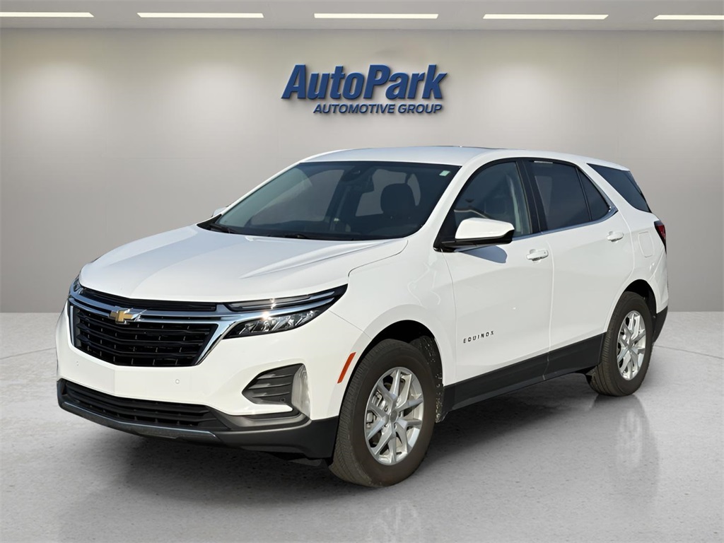 2024 Chevrolet Equinox LT photo 3