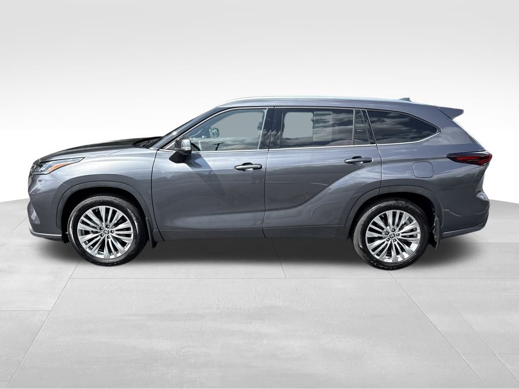 2024 Toyota Highlander Platinum photo 2