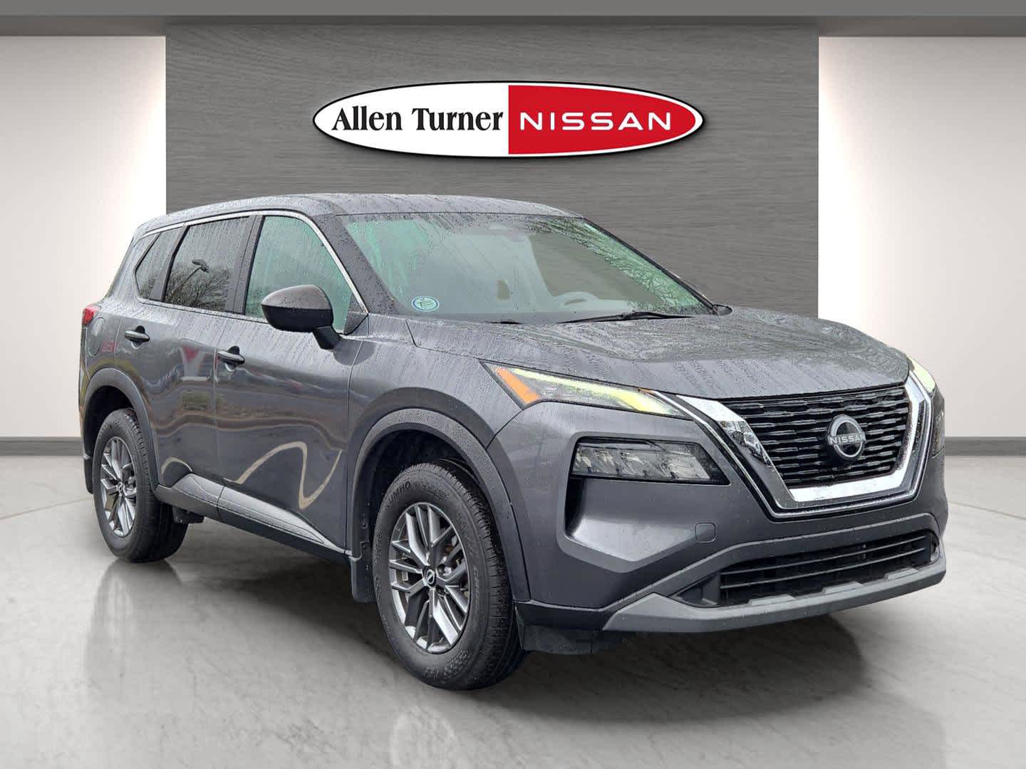 2023 Nissan Rogue S's photo