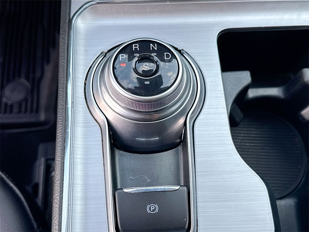 2022 Ford Edge SEL photo 16