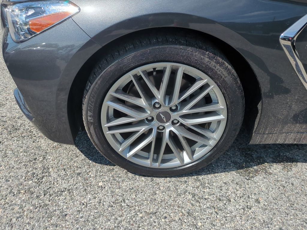 2021 Genesis G70 2.0T photo 9