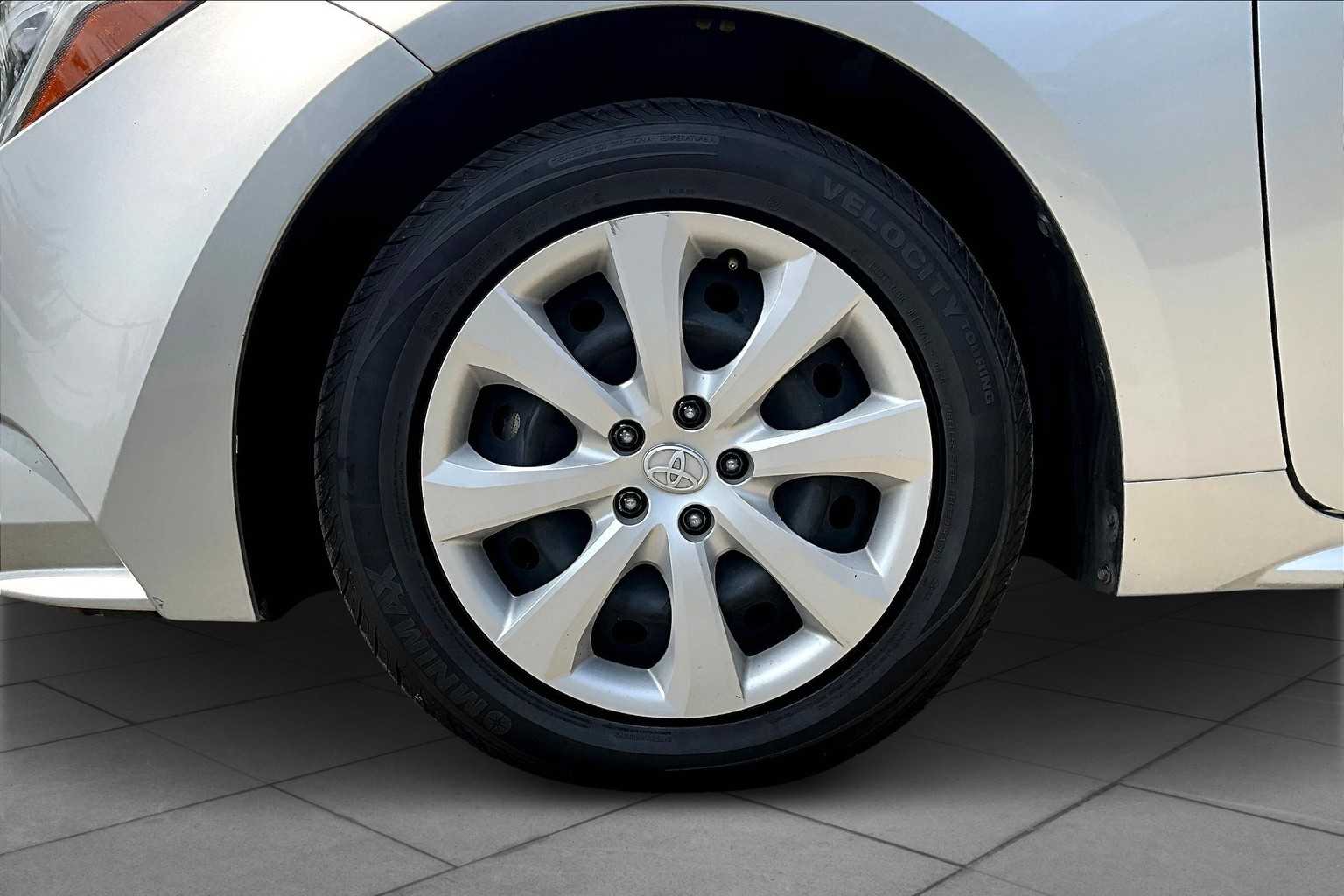 2023 Toyota Corolla Hybrid LE photo 9