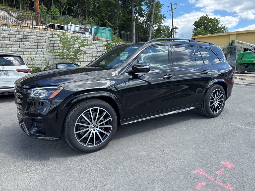 2025 Mercedes Benz GLS 450 4MATIC photo 4