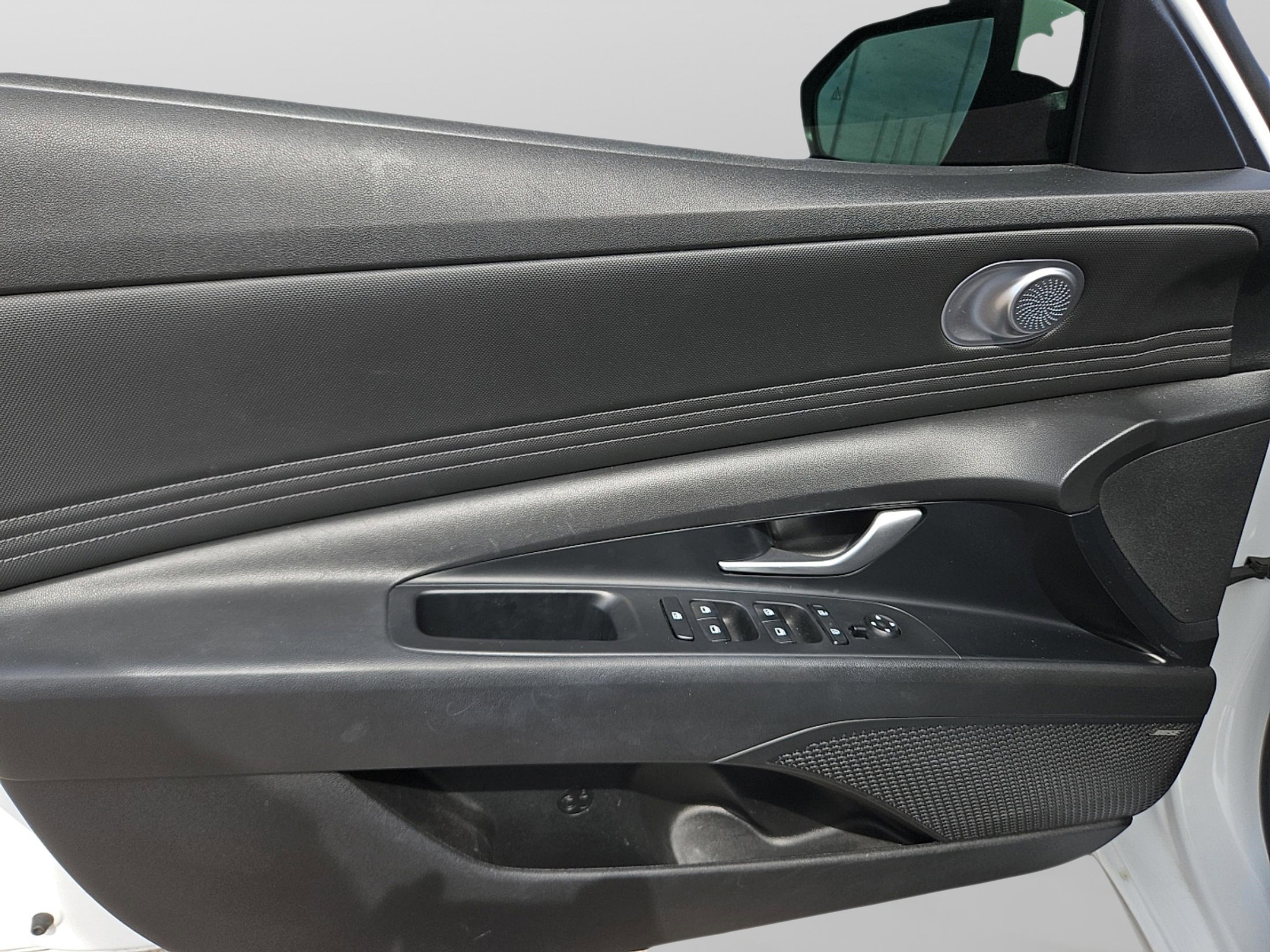 2023 Hyundai Elantra Limited photo 9