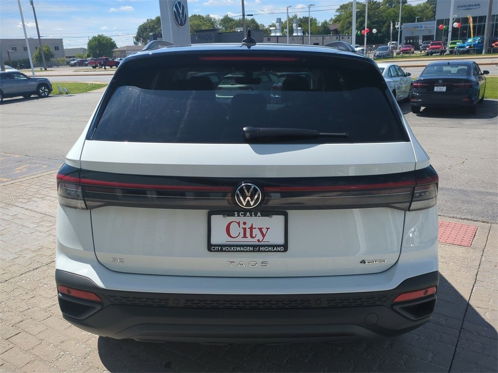 2025 Volkswagen Taos SE photo 2