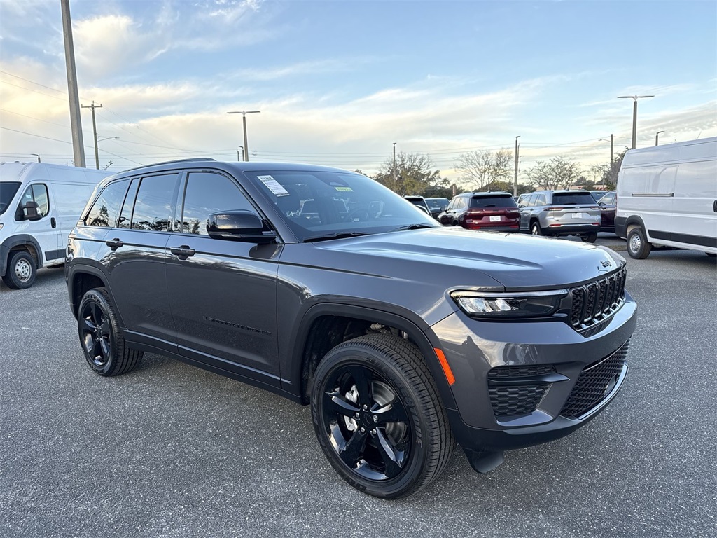 2025 Jeep Grand Cherokee Altitude's photo