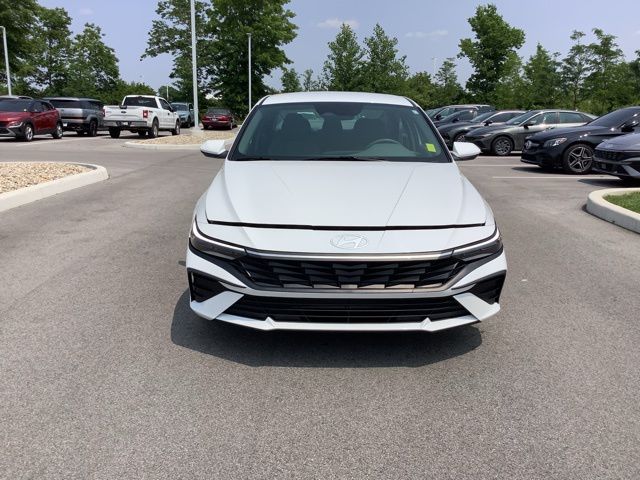 2024 Hyundai Elantra SE photo 3