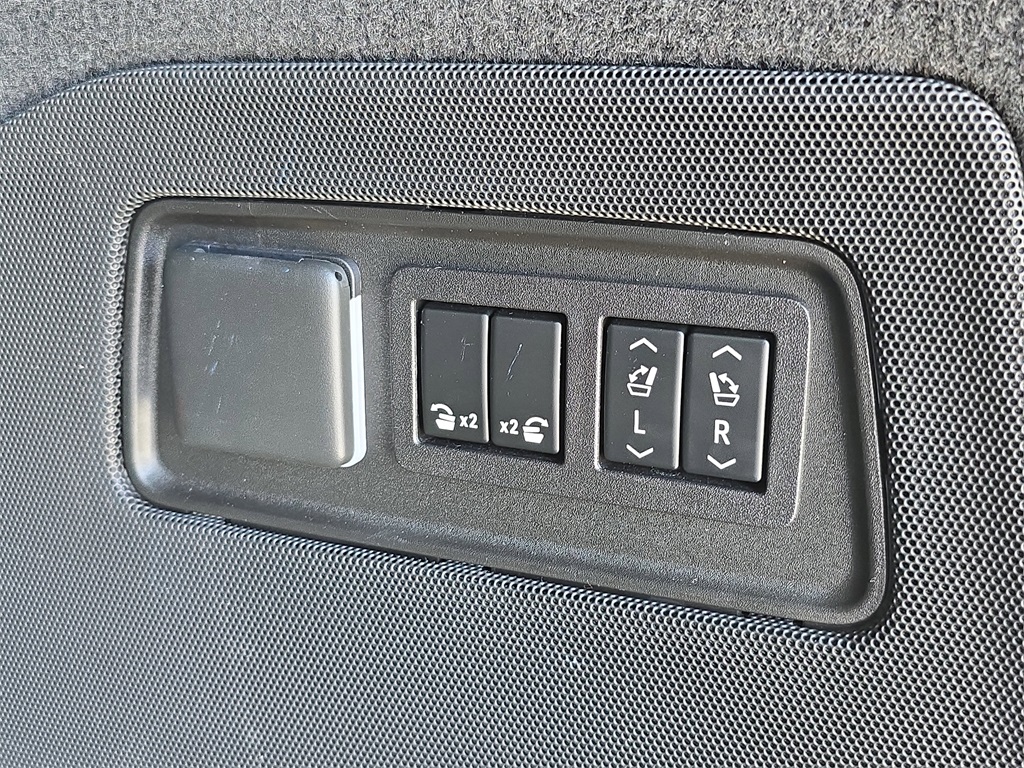 2022 Cadillac Escalade ESV Premium Luxury photo 14