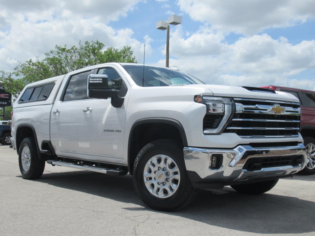 2024 Chevrolet Silverado 2500HD LTZ photo 2