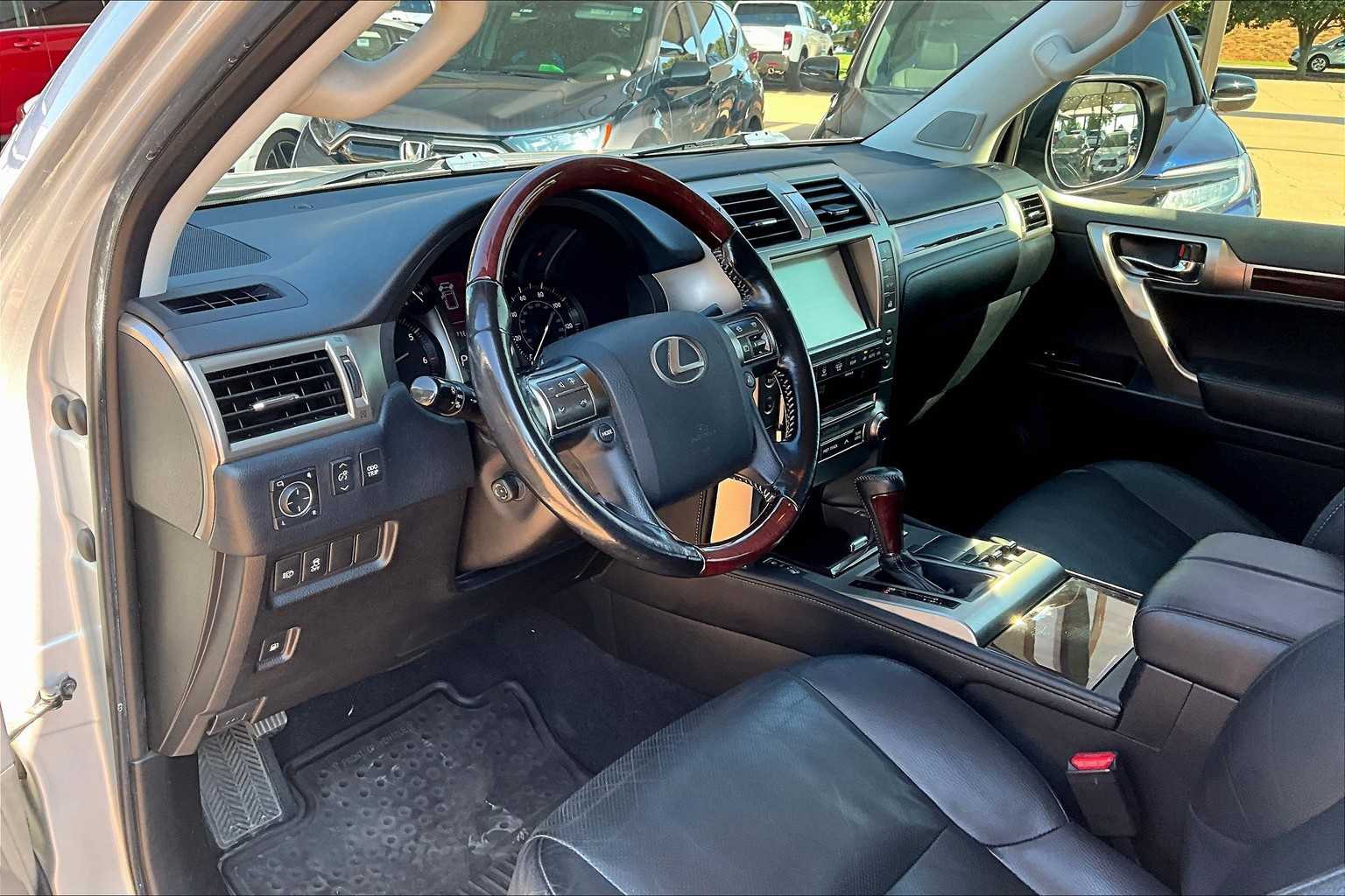 2017 Lexus GX 460 Premium photo 16