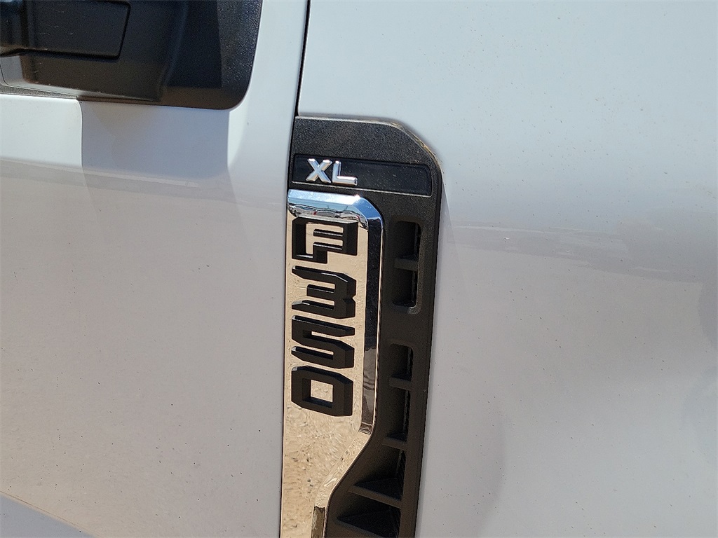 2025 Ford F-350 photo 13