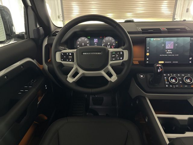 2025 Land Rover Defender 130 X-Dynamic SE photo 18