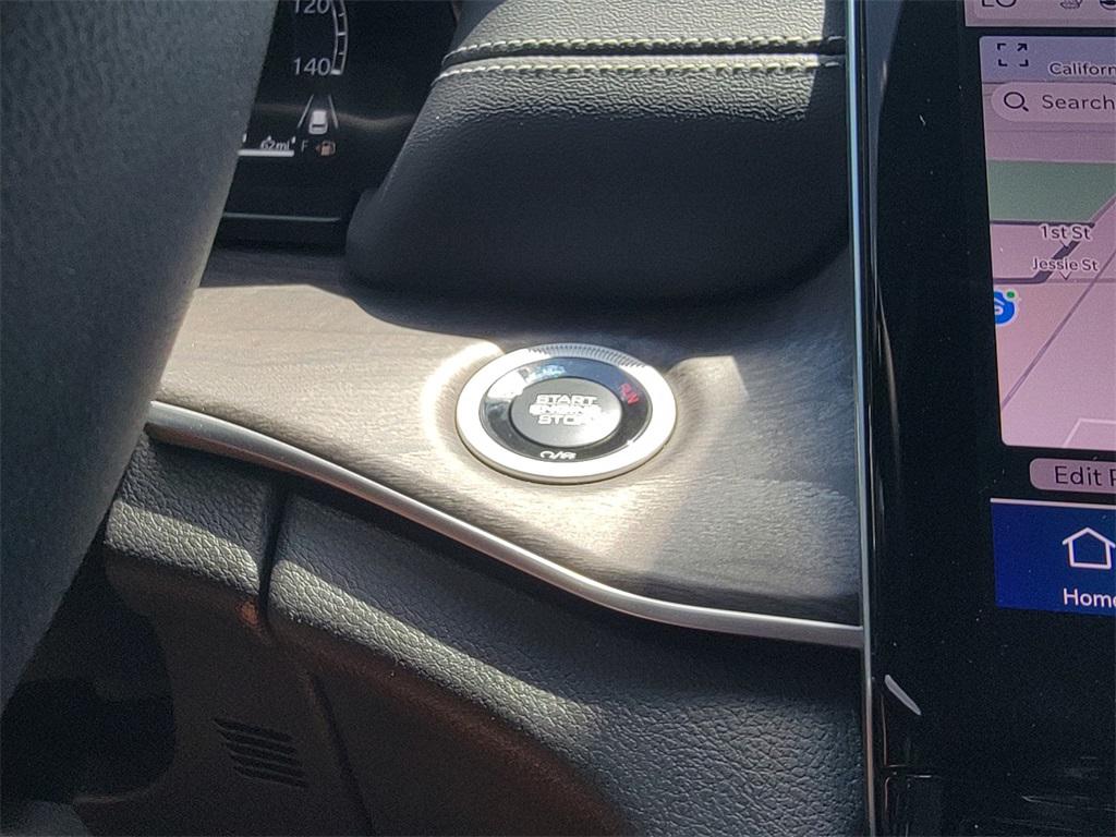 2025 Jeep Grand Cherokee Limited photo 17