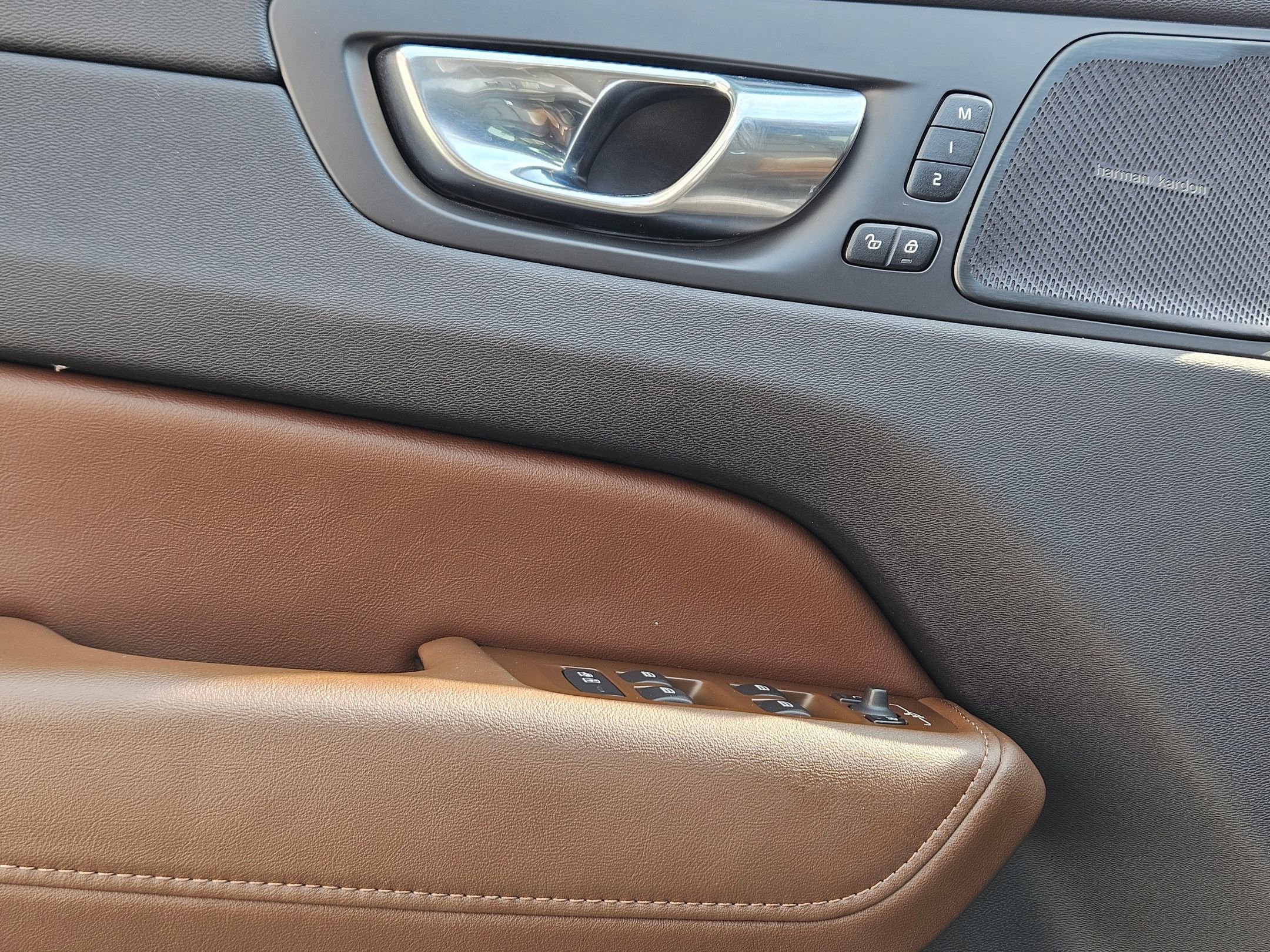 2022 Volvo XC60 Inscription photo 17