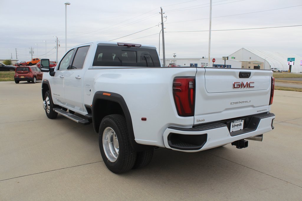 2026 Gmc Sierra 3500 HD Denali photo 4