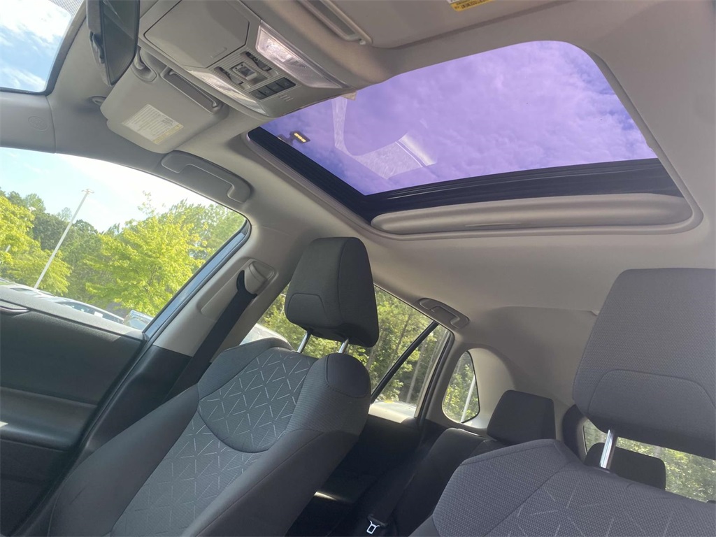 2022 Toyota RAV4 XLE photo 15