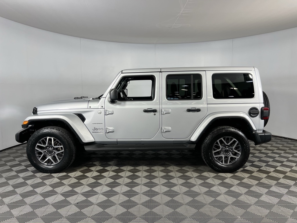 2024 Jeep Wrangler Sahara photo 7