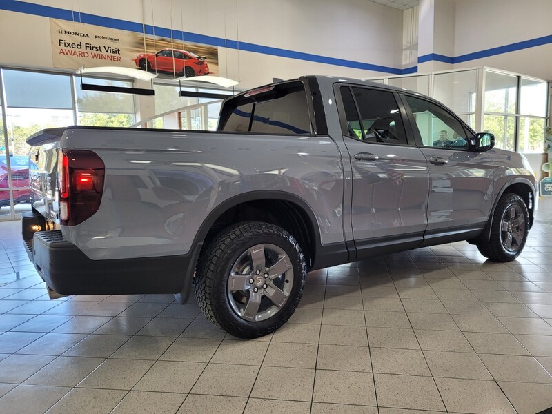 2025 Honda Ridgeline TrailSport photo 2