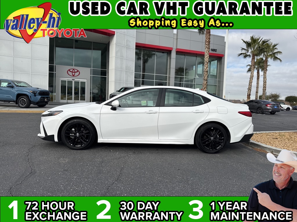 2025 Toyota Camry SE's photo