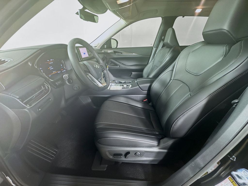 2026 Infiniti QX60 Luxe photo 22