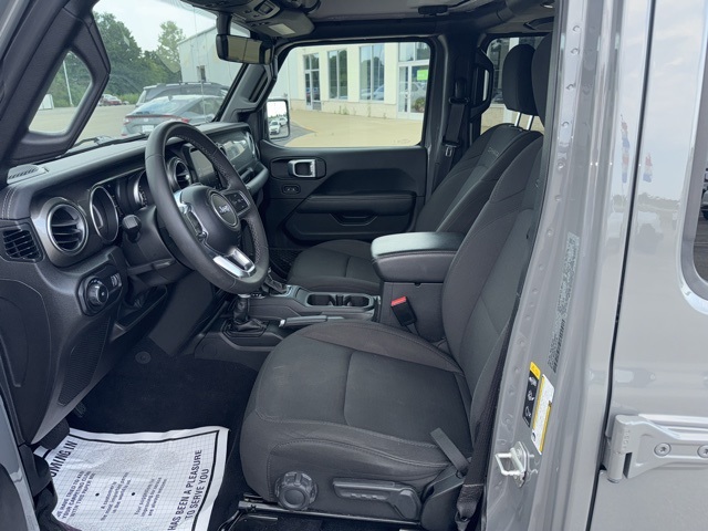2023 Jeep Wrangler Sahara photo 14