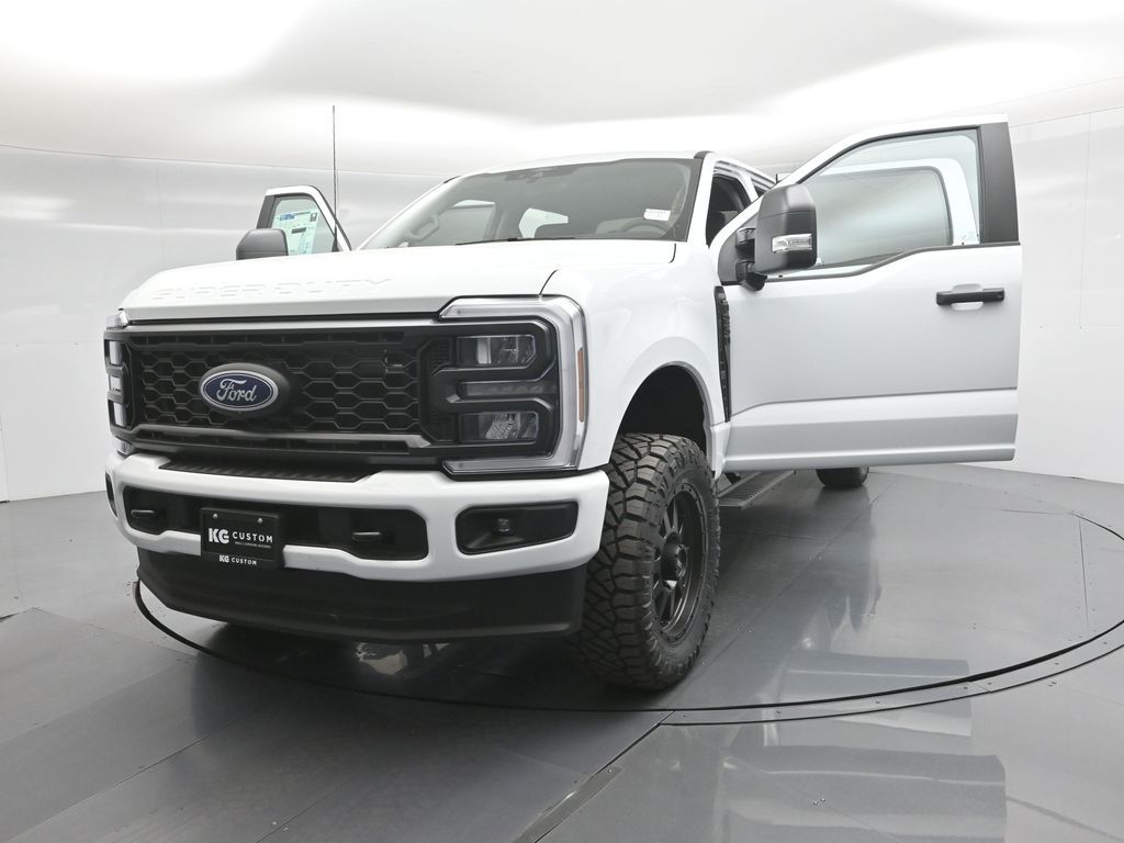 2025 Ford F-250 photo 28