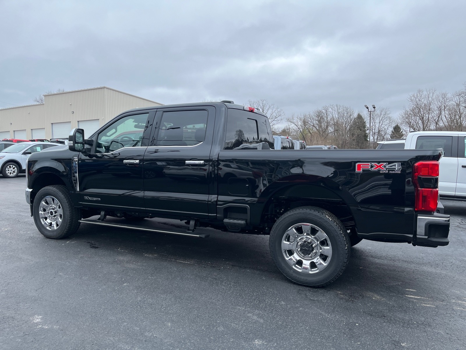 2025 Ford F-350 Lariat photo 2