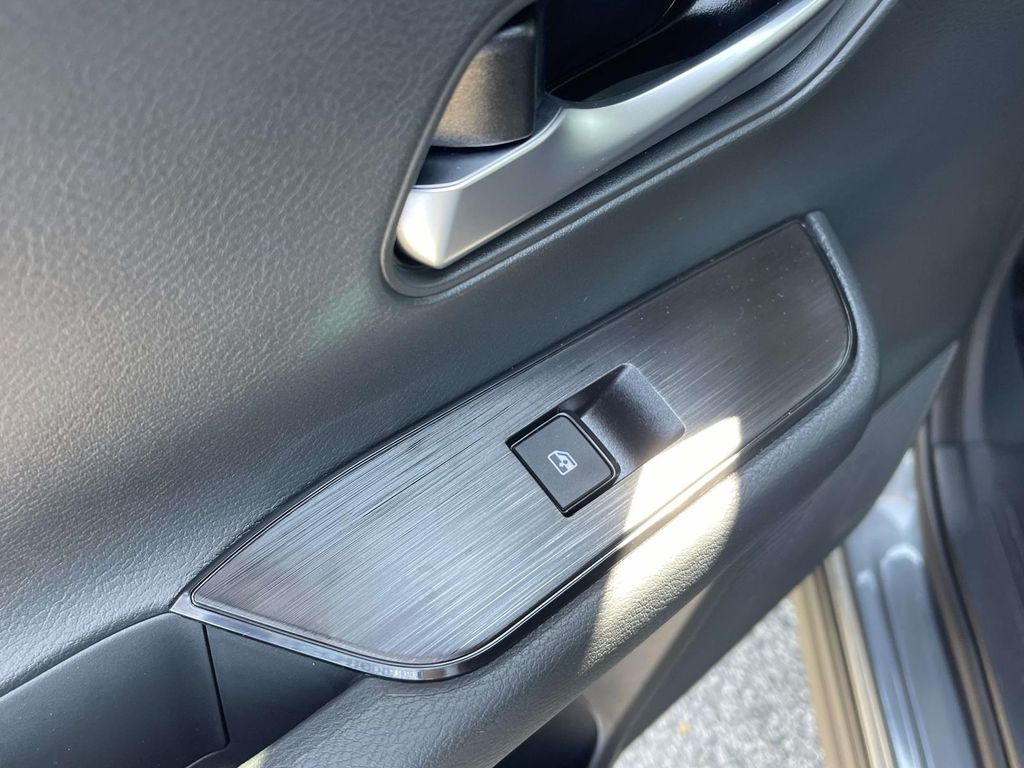 2026 Nissan Kicks SV photo 9