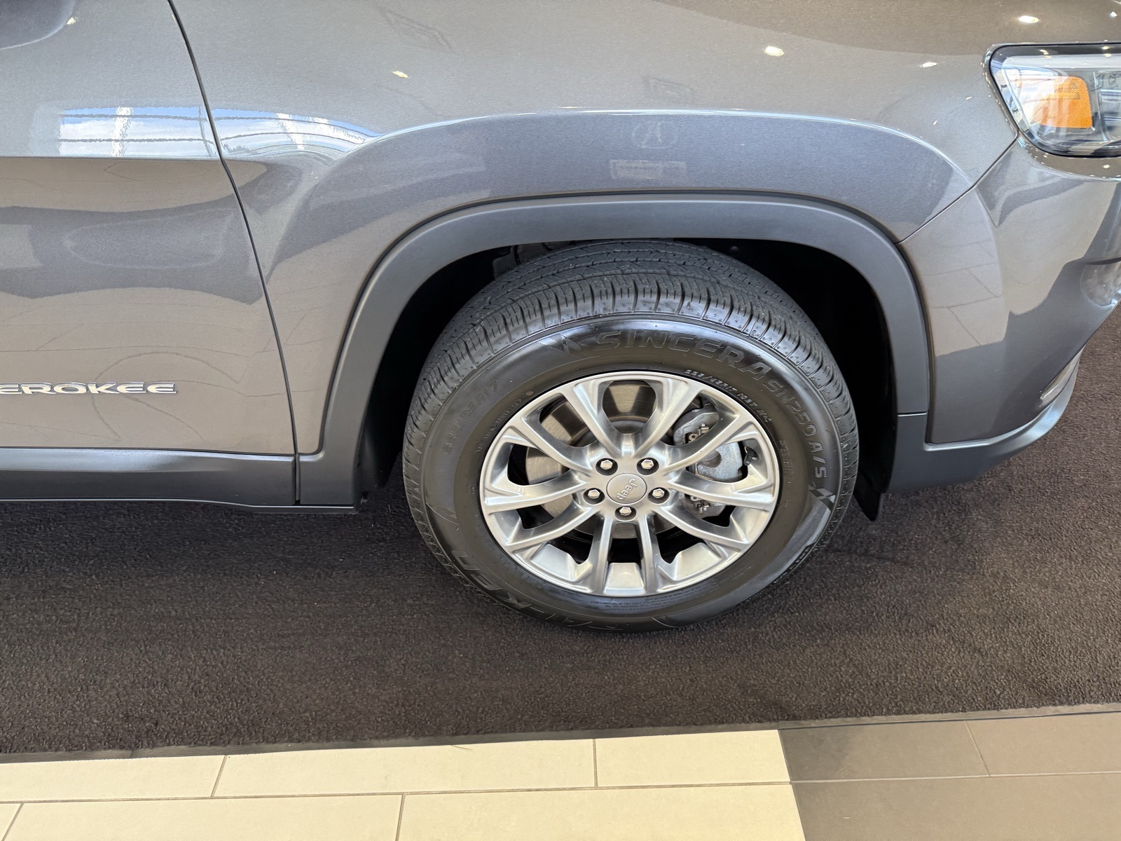 2019 Jeep Cherokee Latitude photo 23