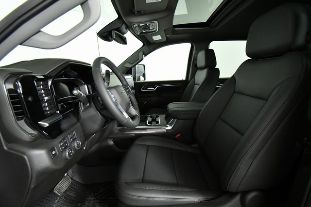 2025 Chevrolet Silverado 2500HD LTZ photo 4