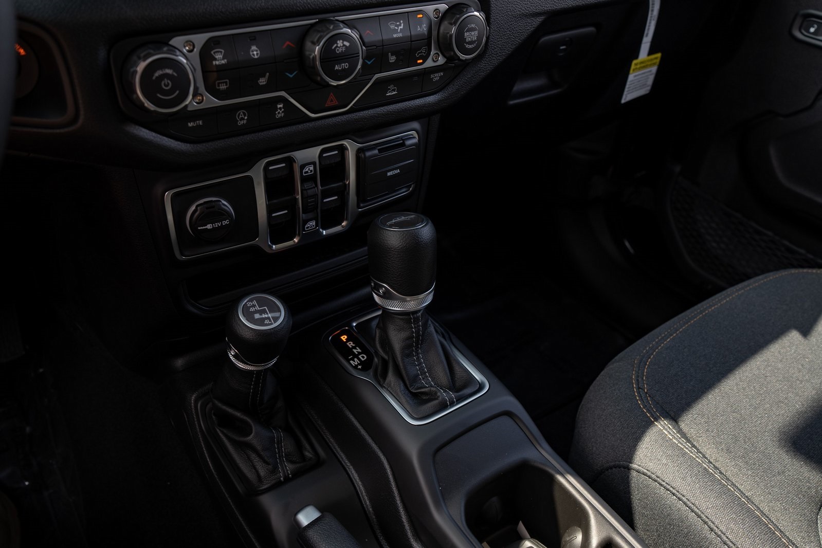2025 Jeep Gladiator Sport photo 26